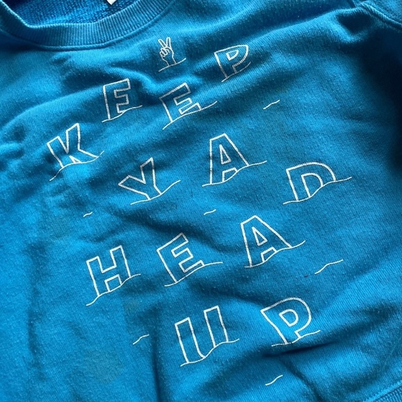 UNIQLO crewneck sweatshirt bundle 7/8 fit for us was 4T/5T some flaws see pics. - Picture 3 of 8